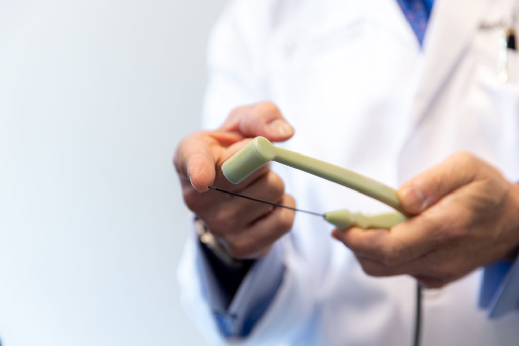 Facetite tool being handle by a specialist