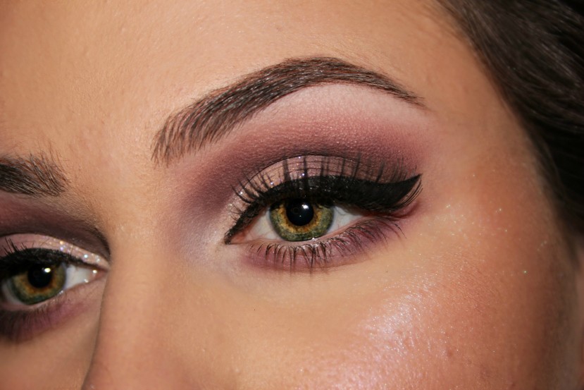 woman's smoky eye makeup
